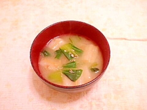 チンゲン菜とお麩のお味噌汁